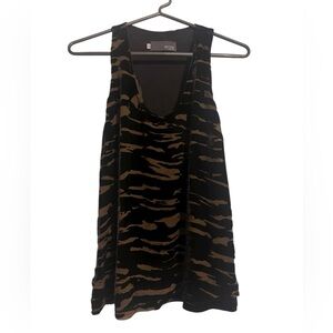 Myne Classic Black Top